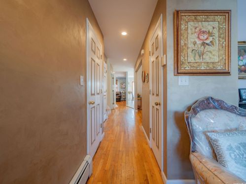 9 Old Broadway, New Hyde Park NY  11040-5012 exterior