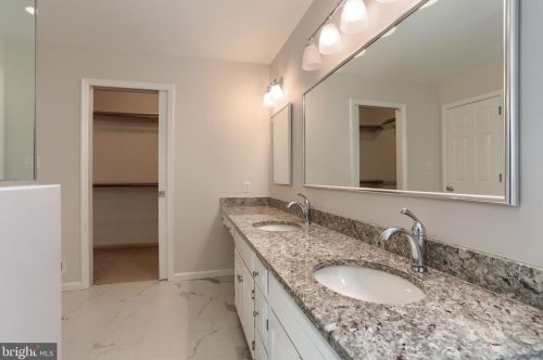 850 Zermatt Dr, Hummelstown PA  17036-9706 exterior