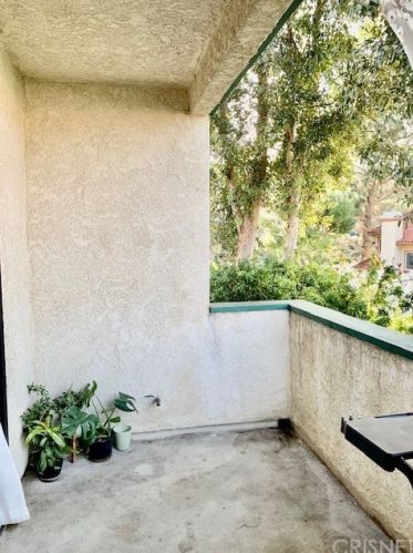 23552 Newhall Ave, Santa Clarita CA  91321-3165 exterior