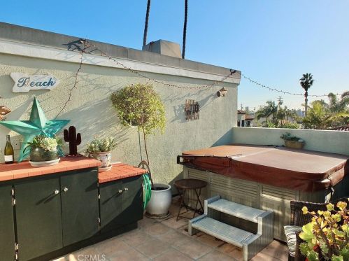227 Glendora Ave, Long Beach CA  90803-3504 exterior