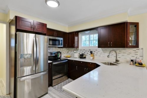 7 Dorfred Ter, Wantage NJ  07461-4815 exterior