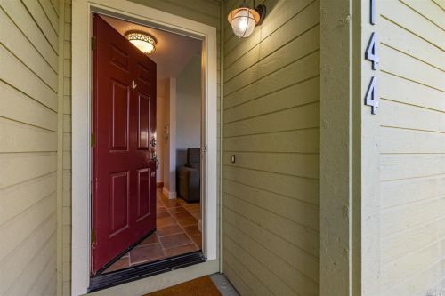 144 Fulton Pl, Windsor CA  95492-9474 exterior
