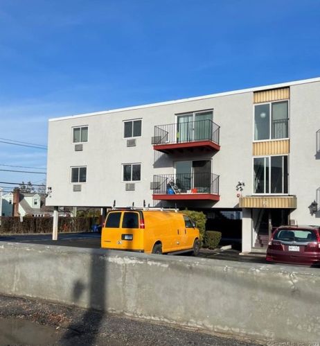 10 Tuttle St, Stamford, CT 06902-4624