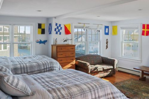 112 Atlantic Ave, Groton CT 06340-8803 exterior