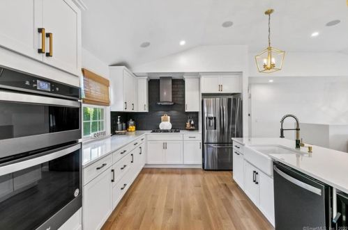 66 Todd Dr, North Haven CT  06473-1038 exterior