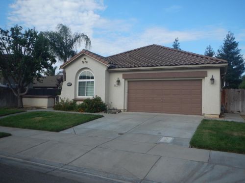 5827 Saxon Way, Riverbank, CA 95367-9559