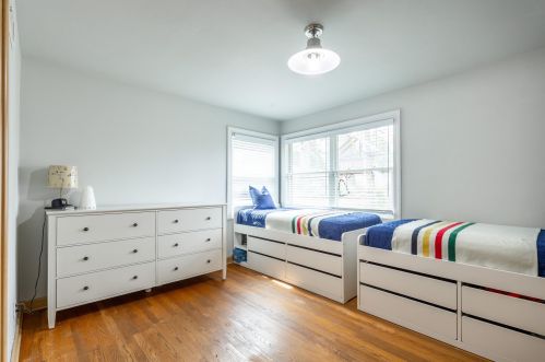 8605 Ravenswood Cir, Milwaukee WI 53226-4657 exterior