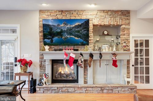 43331 Riverpoint Dr, Leesburg VA 20176-1296 exterior