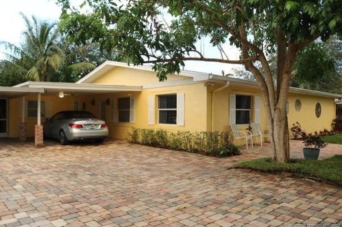 2586 Feroe Ave, Palm City, FL 34990-2812