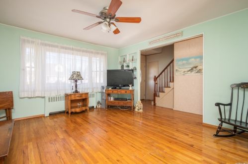 3 Lynn Pl, Bethpage NY  11714-4307 exterior