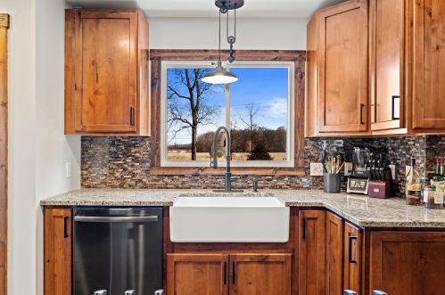 328 Sunnyside Dr, Kansasville, WI 53139-9744