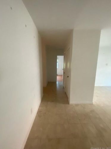 143 Kennedy Dr, Bridgeport, CT 06606-5917