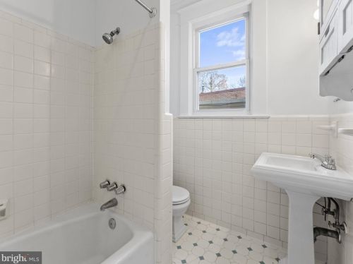 916 Capitol St, Washington DC 20003-1533 exterior