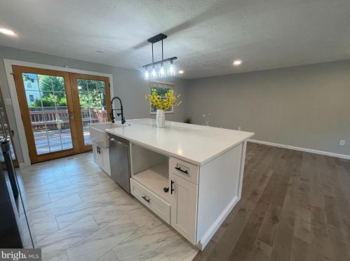 12822 Framingham Ct, Herndon VA  20171-2619 exterior