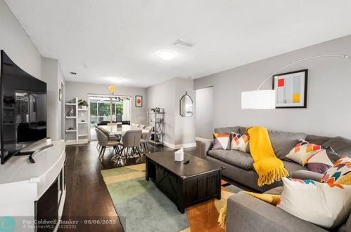 2101 52nd Ave, Hollywood, FL 33021-3308