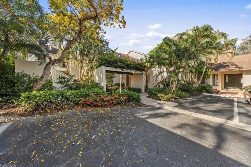 602 Courtside Dr, Naples FL  34105-7173 exterior