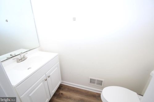 1417 Farmview Dr, Dover DE  19904-3390 exterior