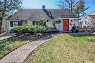 18 Wagon Ln, Plainedge, NY 11756-4112