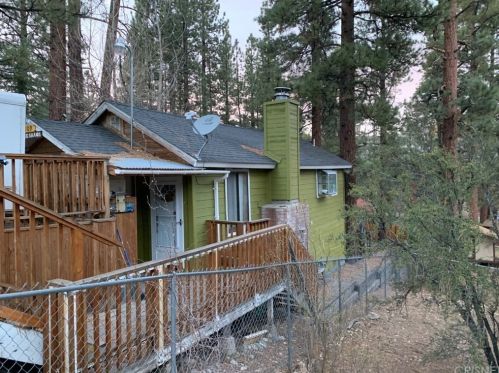 109 Aeroplane Blvd, Big Bear City, CA