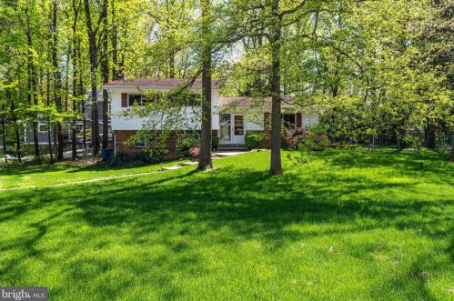 7805 Harwood Pl, Springfield, VA 22152-1910