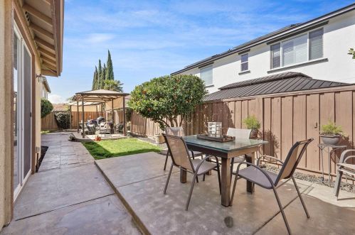 767 Red Barn Pl, Lathrop CA  95330-8975 exterior