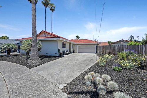 2525 Sage St, Santa Rosa, CA 95405-8562