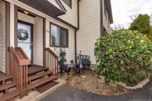 536 Cypress Rd, Hartford, CT 06111-5619