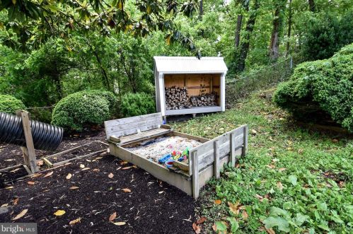 8913 Lagrange St, Lorton VA  22079-1626 exterior