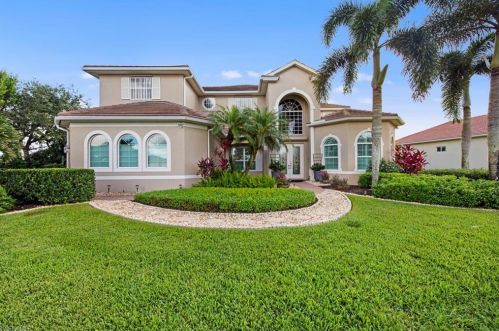 18000 Broadview Dr, Naples, FL 34114-8935