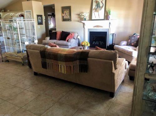 1919 22nd Ct, Cape Coral, FL 33991-3075