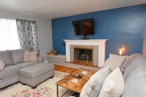 1503 Allen Ct, Wampum, PA 16157-4401