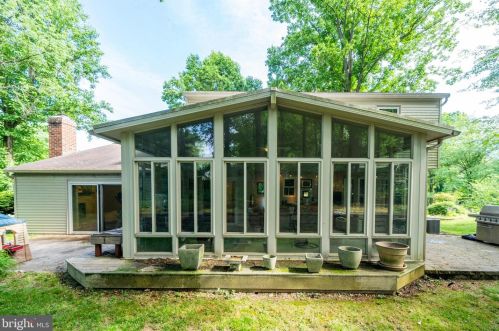 401 Santillo Way, Downingtown PA  19335-3132 exterior