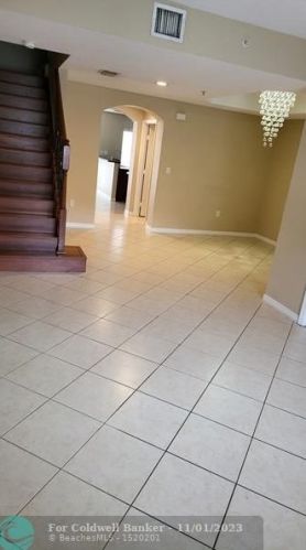 975 143rd Ave, Hollywood FL  33027-6156 exterior