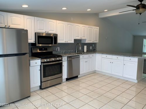383 Middle Rd, Hazlet NJ  07730-2439 exterior
