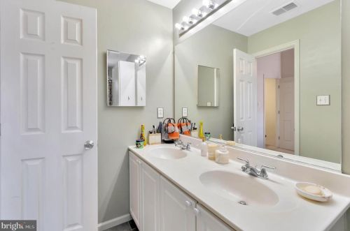 770 Vanderbilt Ter, Leesburg VA  20175-4085 exterior