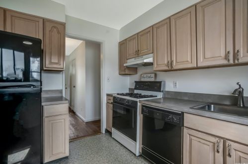 230 Gilling Rd, Seaford NY  11783-1003 exterior