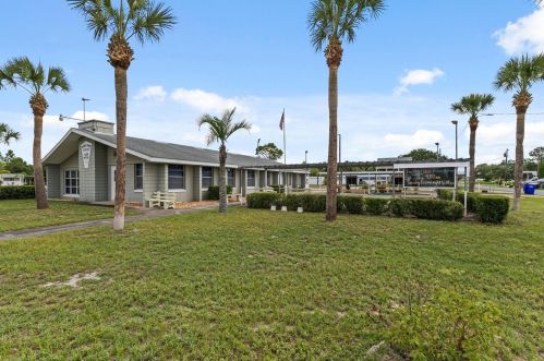 1525 Pleasant St, Tavares FL  32778-4001 exterior