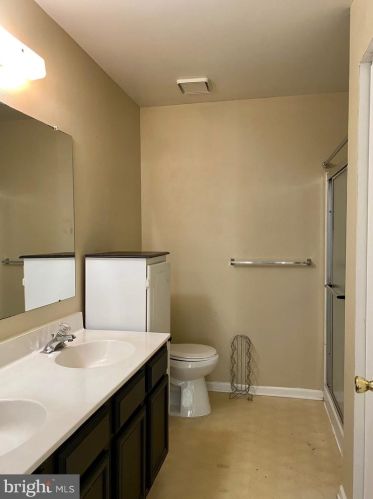 224 Stone Hurst Ct, New Castle DE  19720-3947 exterior