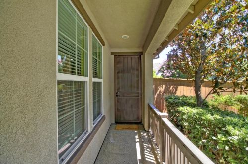 9860 Westminster Way, Elk Grove CA  95757-5124 exterior