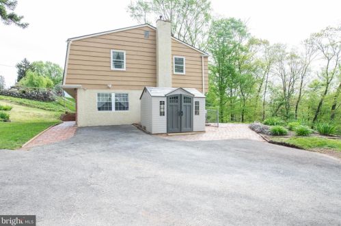 173 Marmic Dr, Southampton PA 18966-1724 exterior