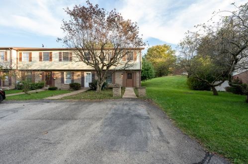 321 Dolomite Ct, Latrobe, PA 15650-2573