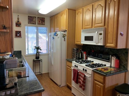 26607 Balerna Dr, Santa Clarita CA  91350-2305 exterior