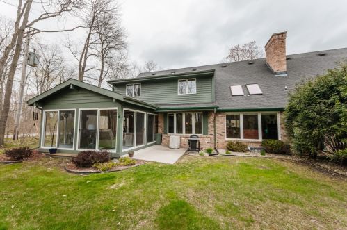 12427 Golf Dr, Thiensville WI  53092-2462 exterior