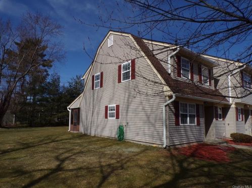 4 Autumn Leaf Ct, Montgomery, NY 12549-1249