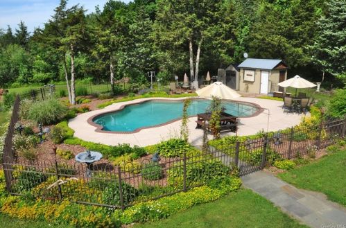 9 Scenic Pond Dr, Warwick NY  10990-2651 exterior