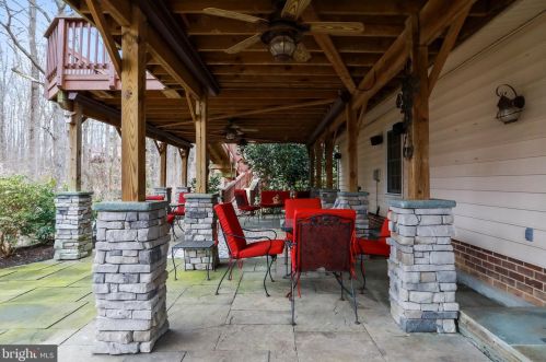 5550 Wide Oak Ct, Woodbridge VA  22192-6036 exterior