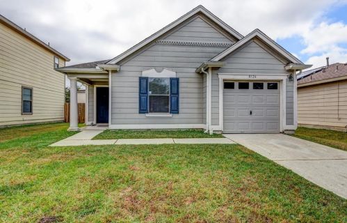 8126 Chancewood Ln, Humble TX  77338-6604 exterior