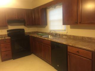 2 Lynn Ct, Albany NY  12205-3218 exterior