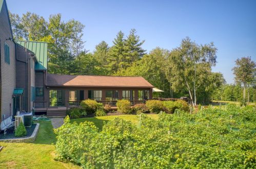 39 Hill Rd, Brookline NH  03033-2111 exterior