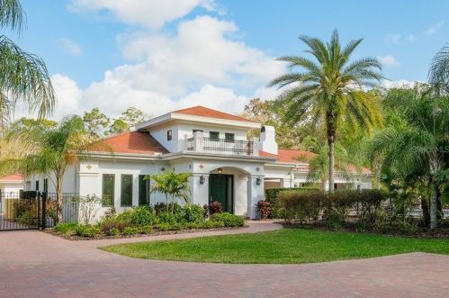 583 Lora Ln, Tarpon Springs FL 34688-9058 exterior